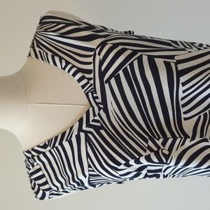 NWT Banana Republic size small navy and white sleeveless v-neck top